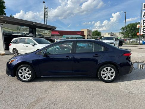 Used 2022 Toyota Corolla LE w/ Carpet Mat Package (TMS) FWD image 2