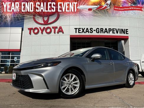 Used 2025 Toyota Camry LE image 1