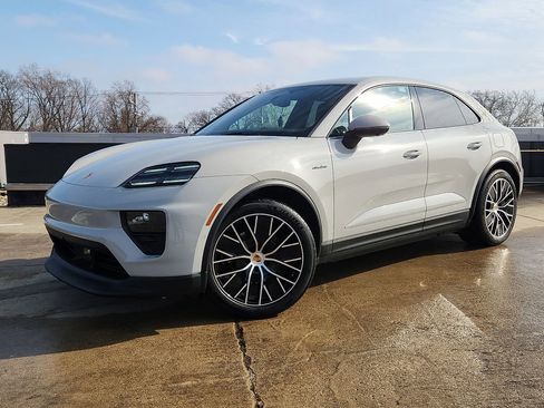 New 2026 Porsche Macan 4 Electric image 1