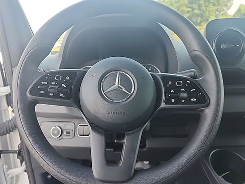 Used 2024 Mercedes-Benz Sprinter 2500 image 16
