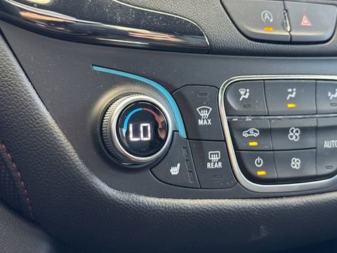 Used 2023 Chevrolet Equinox RS FWD image 29