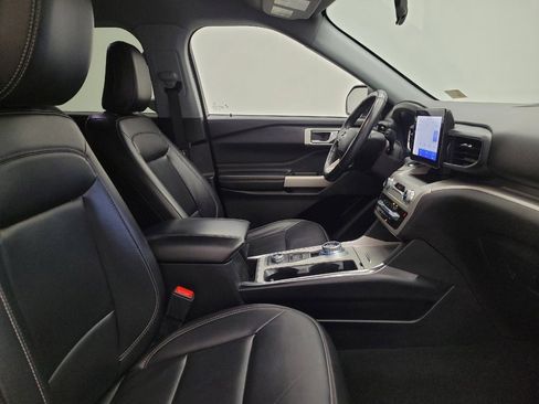 Used 2022 Ford Explorer XLT w/ Equipment Group 202A AWD/4WD image 21