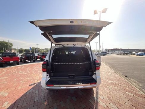Used 2025 Toyota 4Runner Limited AWD/4WD image 33