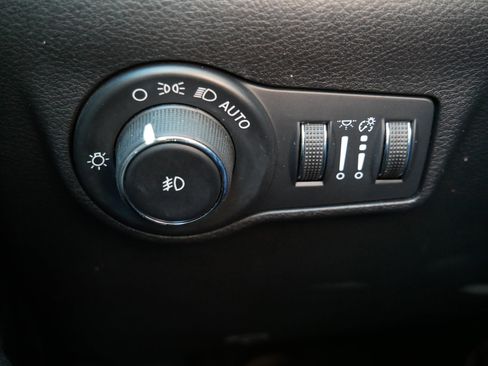 Used 2022 Jeep Compass Latitude w/ Sun and Sound Group image 25