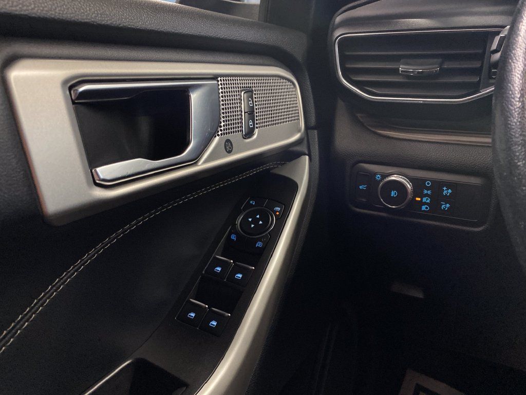 Used 2021 Ford Explorer Limited AWD/4WD image 22