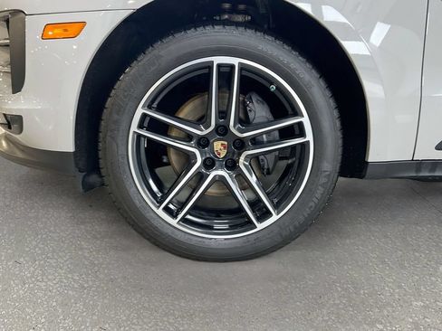 Certified 2020 Porsche Macan AWD/4WD image 33