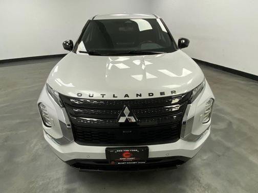 Used 2023 Mitsubishi Outlander SE Black Edition AWD/4WD image 10