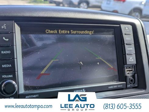 Used 2014 Chrysler Town & Country Touring FWD image 19