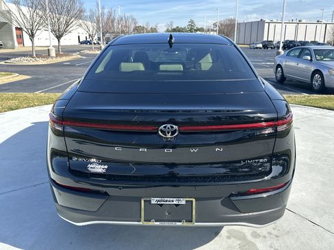 Certified 2026 Toyota Crown Limited w/ Advanced Technology Package image 9