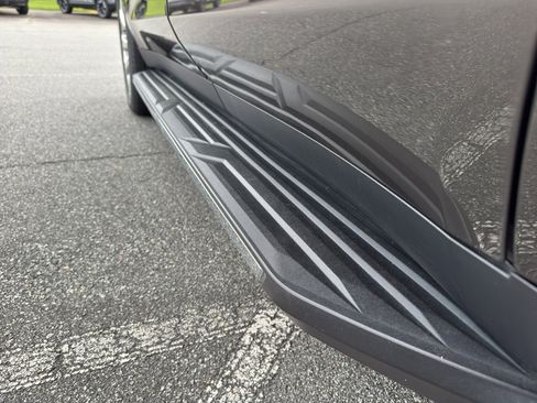 Used 2021 Chevrolet Tahoe Premier w/ Premium Package image 9