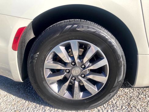 Used 2019 Chrysler Pacifica Touring-L Plus w/ Advanced Safetytec Group image 21