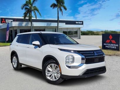 New 2025 Mitsubishi Outlander ES