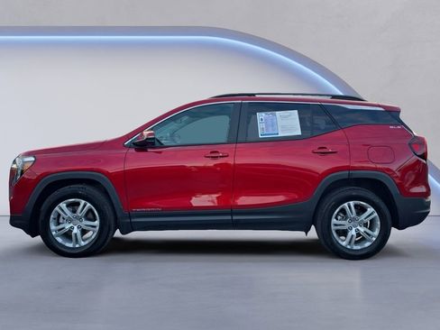 Used 2024 GMC Terrain SLE w/ Driver Convenience Package image 2