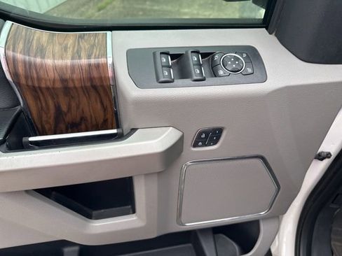 Used 2018 Ford F150 Lariat w/ Equipment Group 502A Luxury AWD/4WD image 12