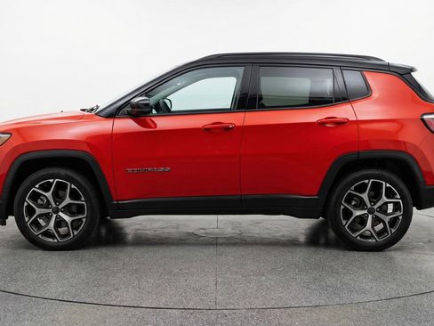 Used 2025 Jeep Compass Limited image 5