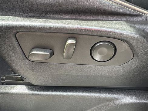 Used 2023 Chevrolet Suburban Premier image 17