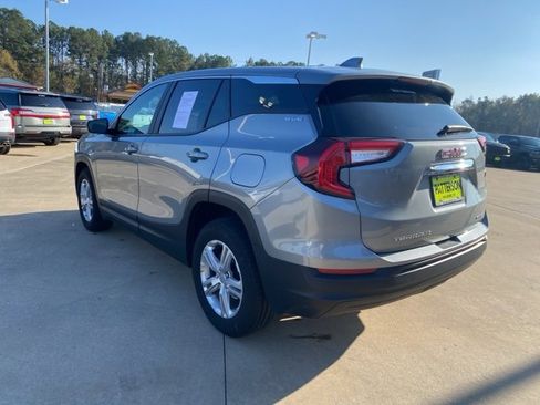 Used 2024 GMC Terrain SLE image 4