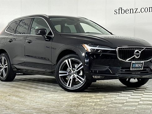 Used 2021 Volvo XC60 T5 Momentum image 2