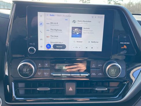 Used 2024 Toyota Highlander LE image 24