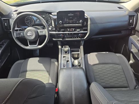 Used 2025 Nissan Pathfinder SV FWD image 27