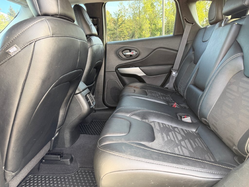 Used 2022 Jeep Cherokee Latitude AWD/4WD image 33