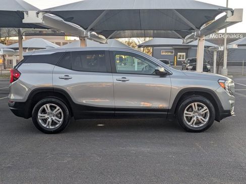 Used 2024 GMC Terrain SLE image 4