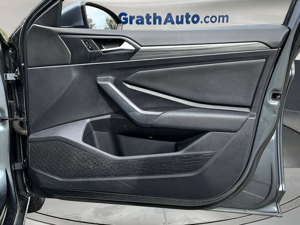 Used 2020 Volkswagen Jetta SEL FWD image 28