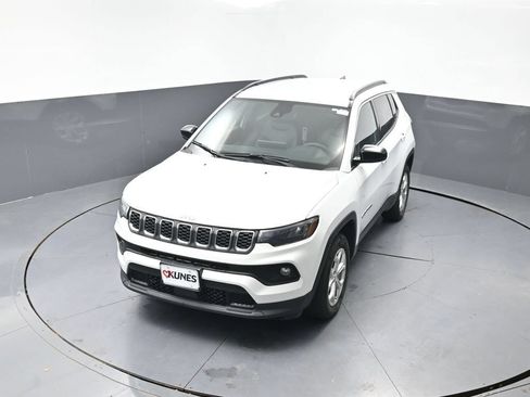 Used 2024 Jeep Compass Latitude AWD/4WD image 44