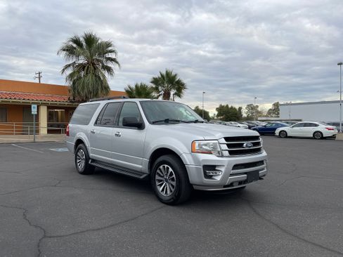 Used 2017 Ford Expedition EL XLT image 7