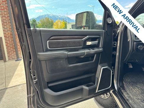 Used 2025 RAM 2500 Laramie AWD/4WD image 17