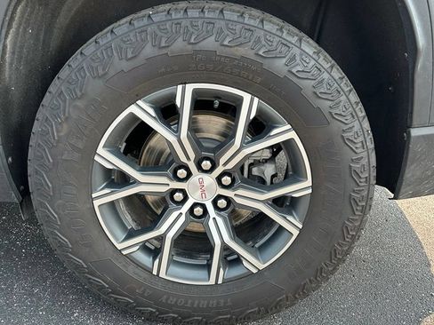 Used 2025 GMC Acadia AT4 AWD/4WD image 8