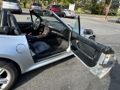 Used 2000 BMW Z3 2.5i image 16