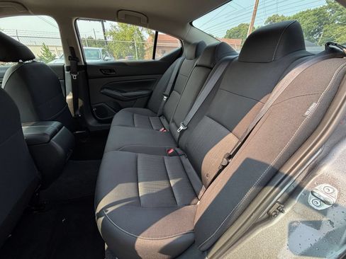 Used 2025 Nissan Altima 2.5 SV FWD image 27