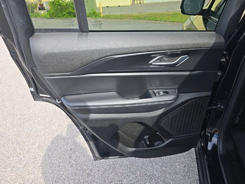 Certified 2025 Jeep Grand Cherokee Altitude image 15