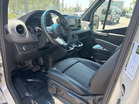 Certified 2025 Mercedes-Benz Sprinter 2500 image 7