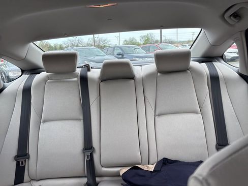Used 2021 Honda Accord EX image 9