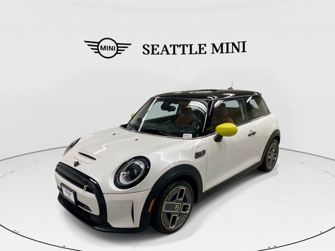 Used 2024 MINI Cooper SE FWD image 1
