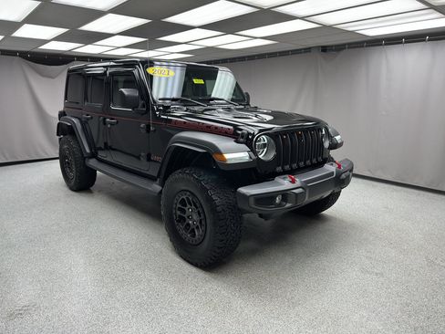 Used 2021 Jeep Wrangler Unlimited Rubicon w/ Xtreme Recon 35" Tire Package AWD/4WD image 5