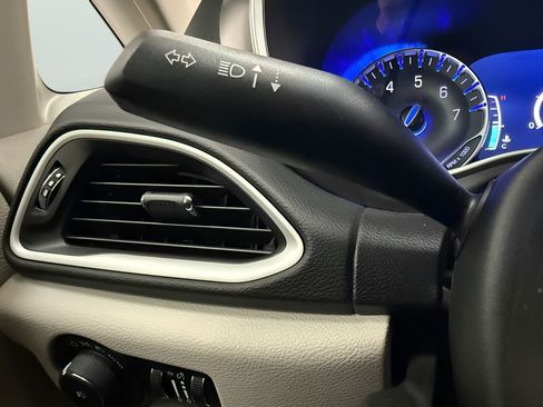 Used 2024 Chrysler Pacifica Touring-L FWD image 20