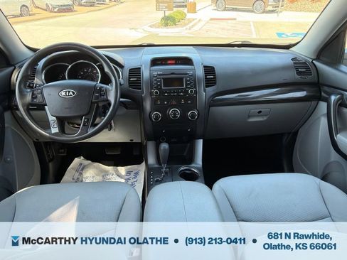 Used 2012 Kia Sorento LX w/ Convenience Pkg FWD image 3