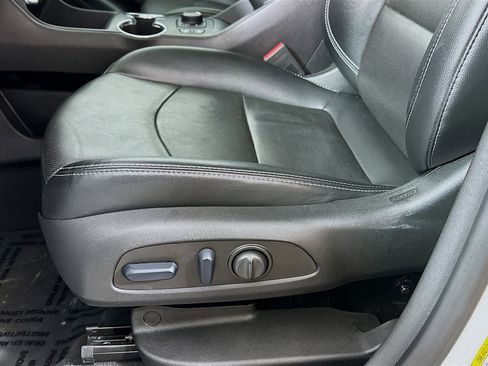 Used 2023 GMC Terrain SLT image 18