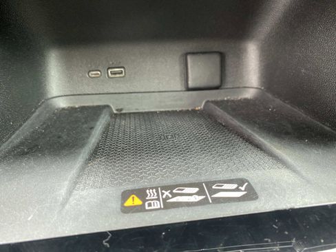 Used 2025 Chevrolet Traverse RS image 15