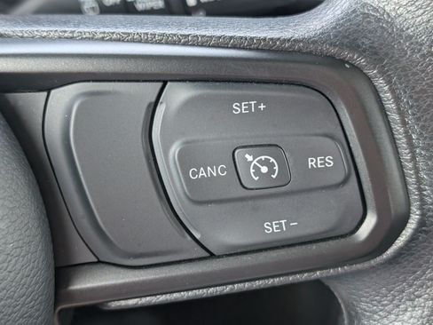 Used 2025 Jeep Wrangler Unlimited Sport AWD/4WD image 15