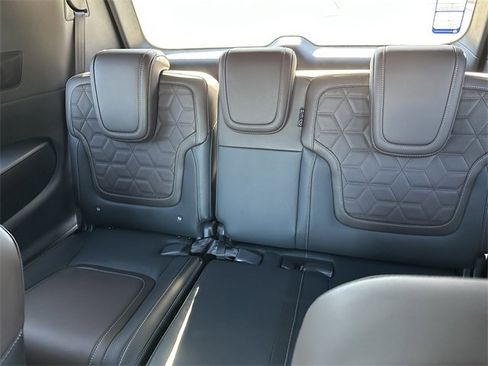 New 2026 Nissan Armada Platinum image 18