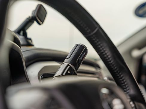 Used 2018 Nissan Titan SV w/ SV Convenience Package image 32