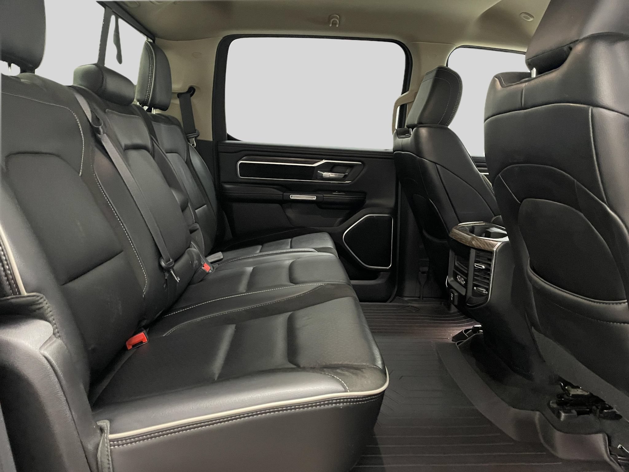 Used 2019 RAM 1500 Laramie AWD/4WD image 12