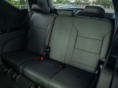 Used 2025 Chevrolet Traverse RS AWD/4WD image 13