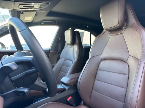Certified 2025 Porsche Macan 4S Electric AWD/4WD image 5