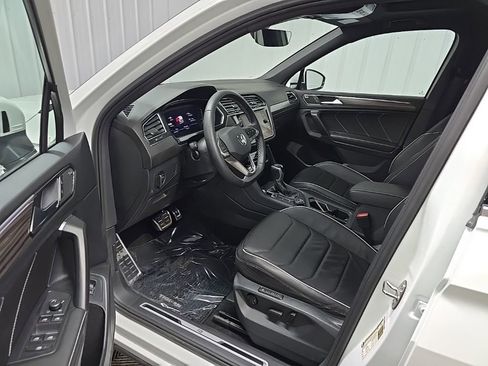 Used 2023 Volkswagen Tiguan SEL R-Line AWD/4WD image 29