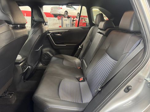 Used 2019 Toyota RAV4 XSE w/ XSE Weather Package AWD/4WD image 17